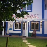 Captain's Log House Хостел