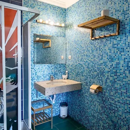 Hostel Captain's Log House *