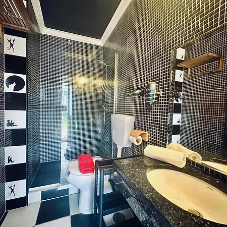 Captain's Log House Hostel *