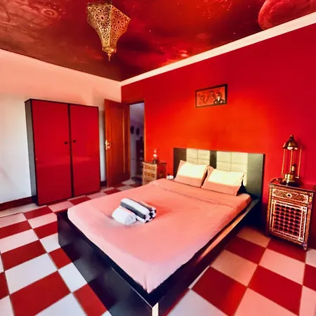 Captain's Log House Hostel *