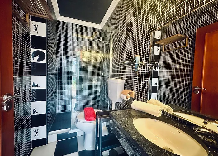 Captain's Log House Hostel *