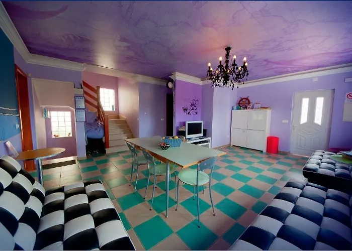 Hostel Captain's Log House